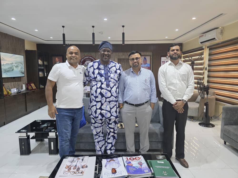 Representatives of Mega Life Sciences briefly paid a courtesy visit to the Chief Medical Director, Dr. Babatunde Afolabi in his office today. 
